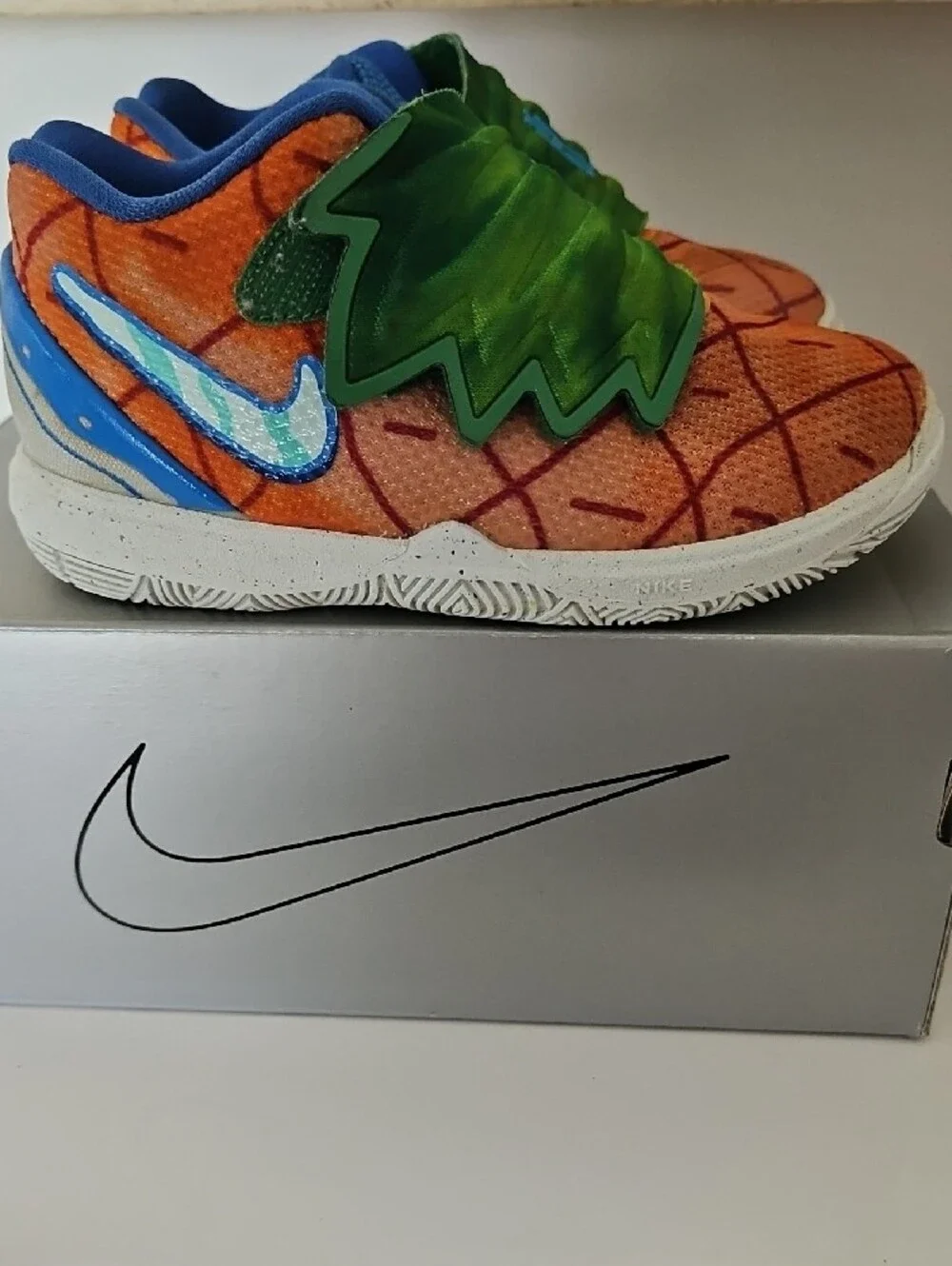 Nike playful pineapple
